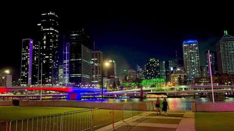 Night Walk In Brisbane City🦘, Australia🇦🇺: Explore Brisbane South Bank 🌛🏊‍♀️[4K]